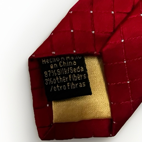 Donald J. TRUMP Signature Collection Handmade Silk Tie Red Diamond Pattern Bold - Picture 6 of 6